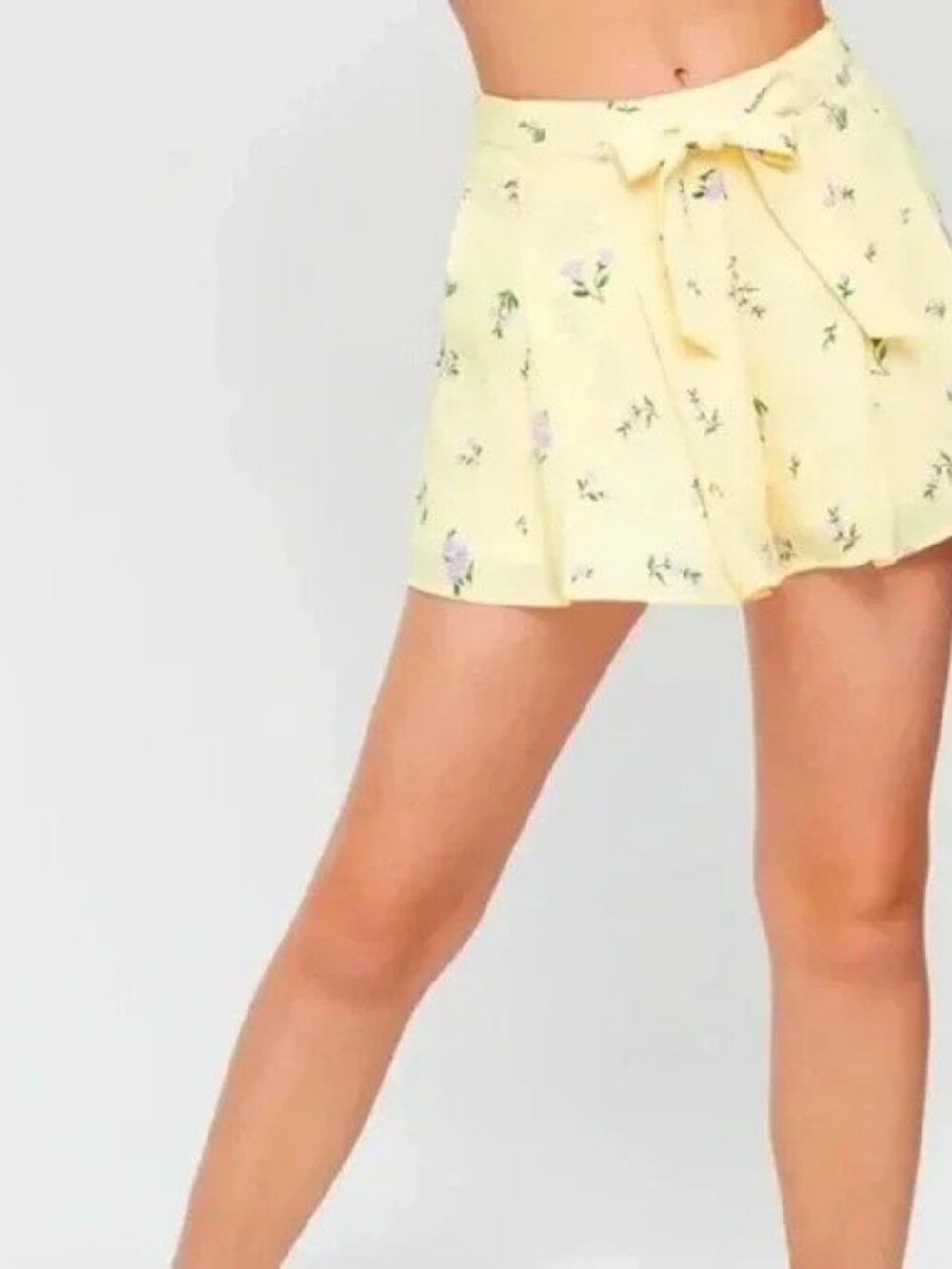 Aritzia Sunday Best Yellow Floral Shorts 00